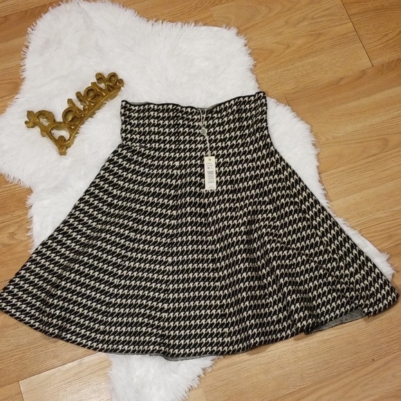 RELISTED IN CLOSET!!! - Picture 2 of 8